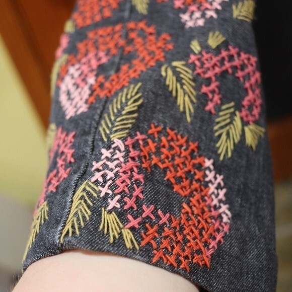 Jjill Re-Done Strawberry Embroidered Jean's Stretch Denim 10 Tall - Picture 11 of 15